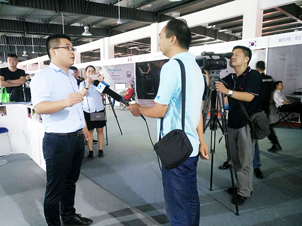 河南廣播電視臺(tái)采訪(fǎng)飛龍